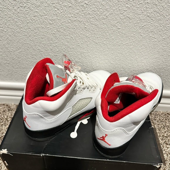 Air Jordan Retro 5 (Fire Red) - Picture 5 of 12